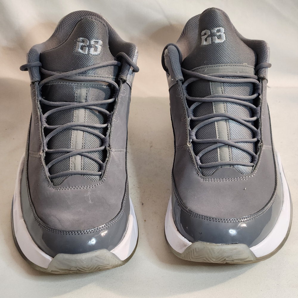 Jordan Men's Sneakers in Gray and White